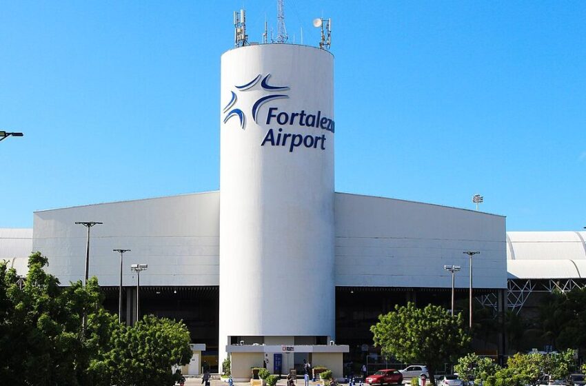  Avião com 111 brasileiros deportados dos EUA aterrissa em Fortaleza.