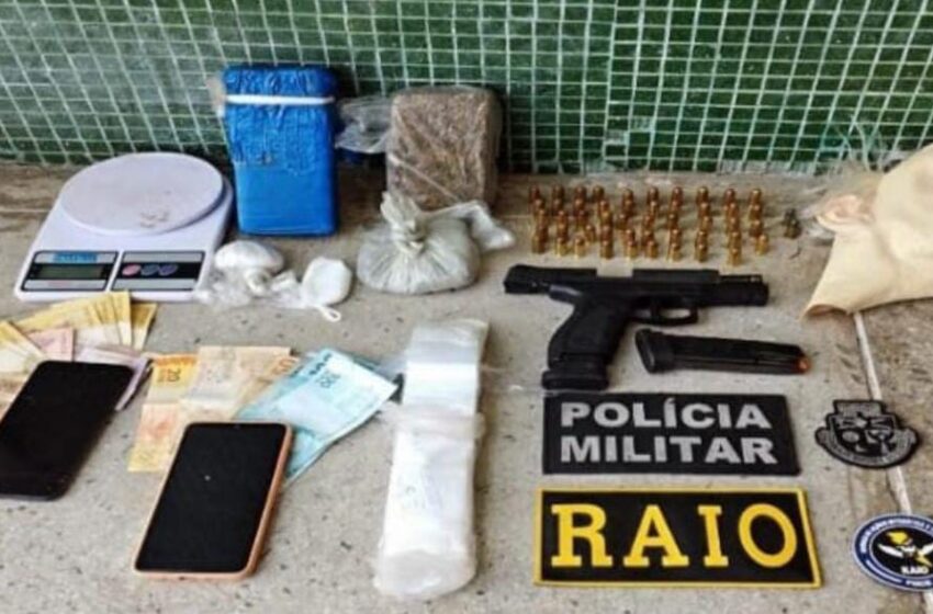Lavras: RAIO faz apreensão de armas e drogas ilícitas.
