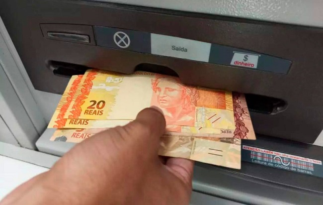 Governo antecipa primeira parcela do 13º salário e injeta R$ 2 bilhões na economia do Ceará.