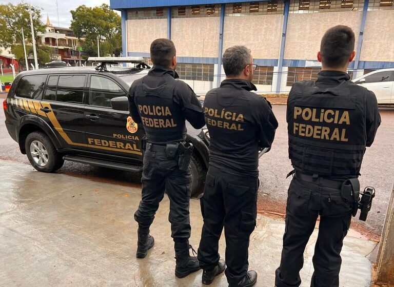 PF aprofunda investigações contra 51 prefeituras por desvio de emendas.