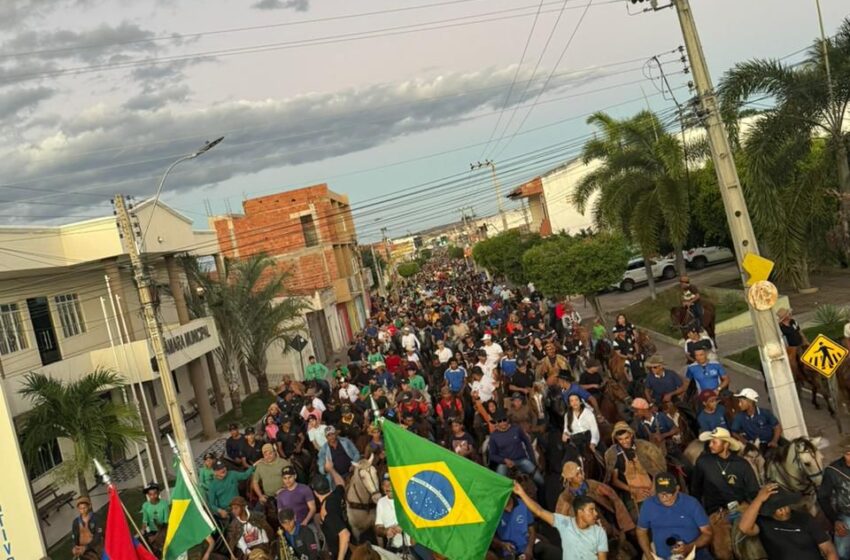  Abertura do Festival Expobrejo 2025 reúne milhares de vaqueiros e marca noite histórica em Brejo Santo
