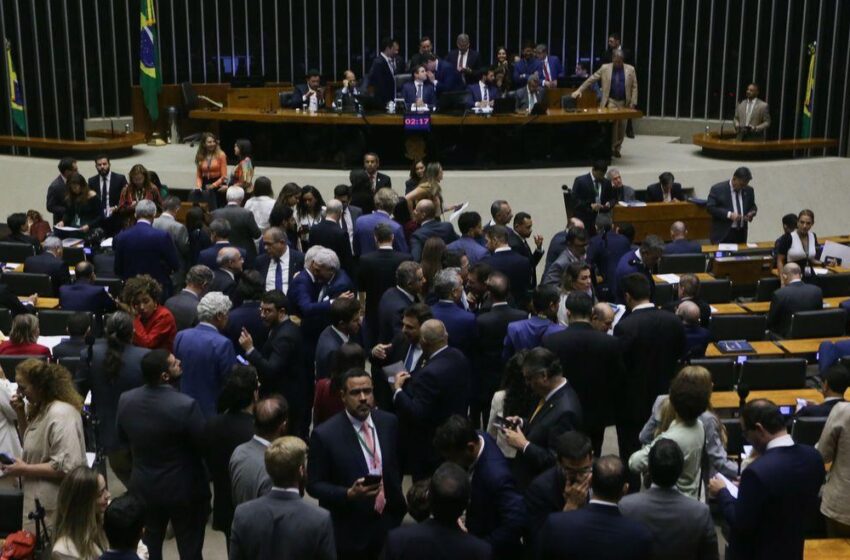 Câmara aprova, por unanimidade, ampliação da faixa de isenção do IR para R$ 5 mil.